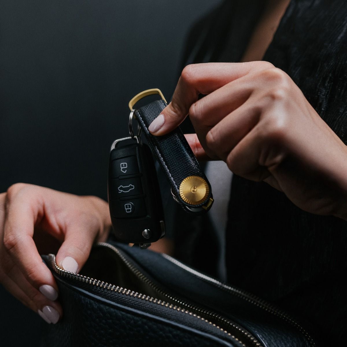 Orbitkey Key Organiser Pro Saffiano Liquorice Leather - Image 3