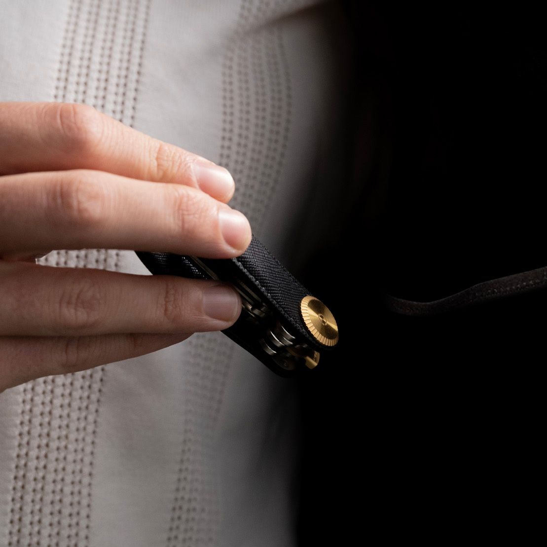 Orbitkey Key Organiser Pro Saffiano Liquorice Leather - Image 4